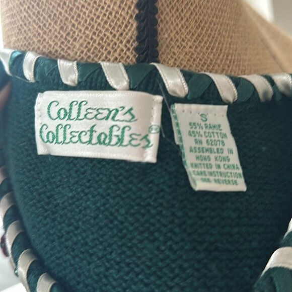 Forest green short sleeve sweater with ribbon flour detail – size small - Picture 7 of 7